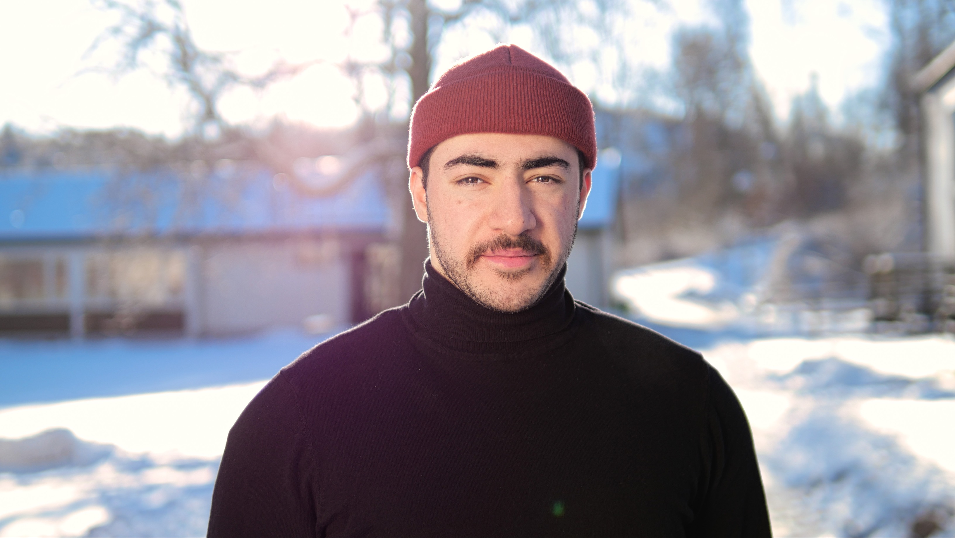 Porträttbild på Izzdin som gått Naturvetenskapligt basår.